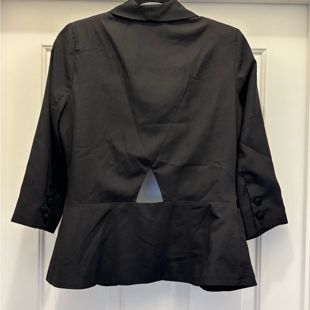 5/48 | Black Blazer - Picture 2 of 6